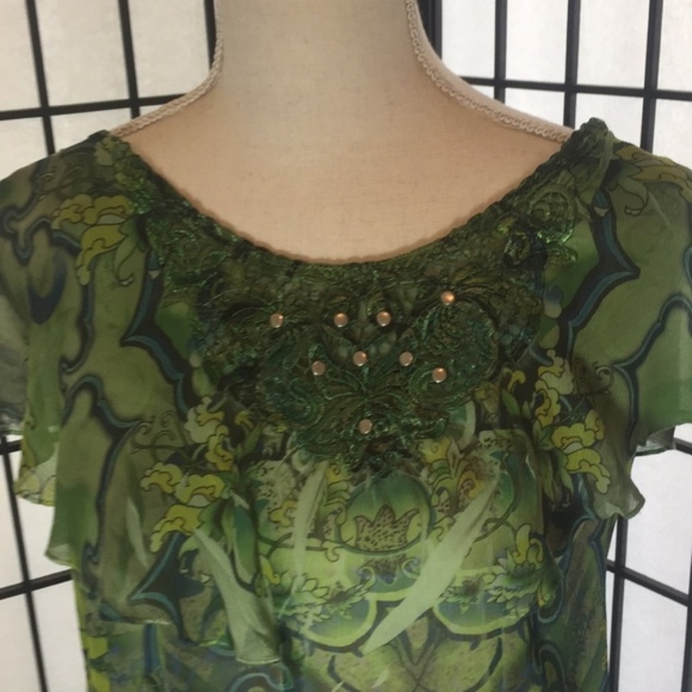 Unity World Wear Top - Picture 2 of 5